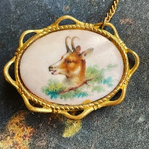 Broche de porcelana vintage com cabeça de veado