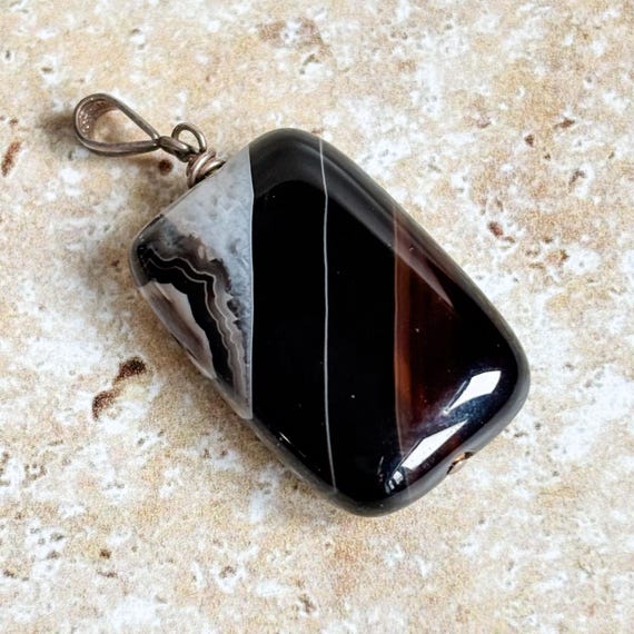 Banded agate pendant