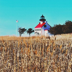 Oprawiony wydruk artystyczny latarni morskiej: Latarnia morska East Point w New Jersey wzdłuż zatoki Delaware, reprodukcja w stylu olej na płótnie