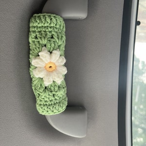 Accessori per interni auto, copri maniglie protettivi universali a forma di margherita lavorata all'uncinetto, graziosi copri cinture di sicurezza a forma di margherita, 4 pezzi