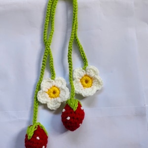 Bonito morango vermelho acessórios do carro decoração adolescentes interior espelho retrovisor pendurado charme decoração de frutas para mulher