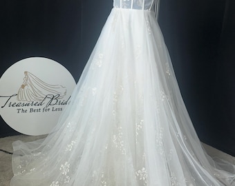 Sparkly Strapless A-Line Wedding Dress with Glitter Floral Details | Romantic Tulle Bridal Gown | Shimmer Wedding Dress | Size 4