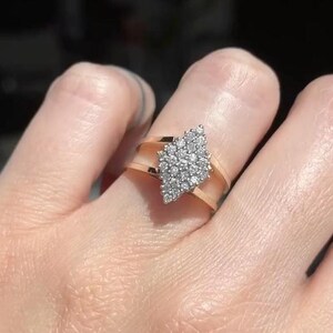 Vintage Style Anniversary Ring, Split Shank Wedding Ring, Kite Shape Round Cut Moissanite Engagement Ring, Cluster Bellas 925 Silver Ring
