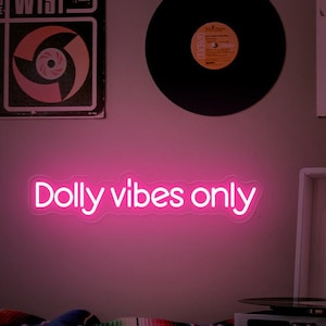 Dolly Vibes Nur Leuchtreklame, Dolly Decor, Neon Vibes Lichtschild, Western Cowgirl Room Decor, modernes Design, Wohnheim Wand LED, Wohnung Wandbehang