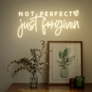 Letrero de neón "Not Perfect Just Forgiven", letrero de fe de Jesús, decoración de pared cristiana, regalo de Pascua, regalos religiosos para mujeres, regalo de regreso a clases.