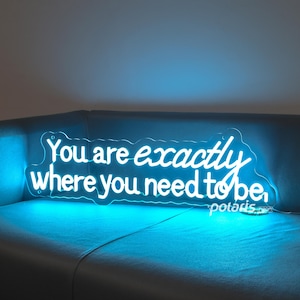 Você está exatamente onde precisa estar Luz de neon, decoração de estúdio de ioga, decoração de escritório de meditação, arte de parede para sala de casa, arte de parede com citações positivas
