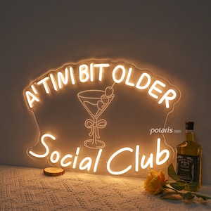 Cartello personalizzato per la decorazione della festa di compleanno &quot;A Tini Bit Older&quot;, cartello &quot;A Tini Bit Older&quot;, idea regalo di compleanno, decorazione per il 30°/40°/50° compleanno, tema Martini