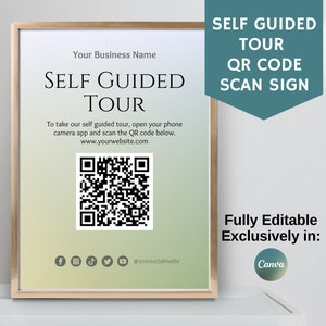 Op de afbeelding: Een gouden lijst met een groene en gele gradiënt achtergrond. Het bord zegt "Zelfgeleide Tour" en bevat een QR-code. De tekst zegt ook "Om onze zelfgeleide tour te volgen, open je de camera-app van je telefoon en scan je de QR-code hieronder. www.yourwebsite.com". Het bord bevat ook sociale media-iconen voor Facebook, Instagram, TikTok en Twitter. Het bord zegt ook "Volledig bewerkbaar exclusief in: Canva".