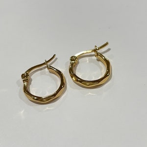 Gold Edelstahl Creolen, Zierliche Creolen, Fancy Cut Creolen, Strukturierte Creolen, Kleine Gold Creolen, Gold Chunky Creolen, Brautjungfer Geschenk
