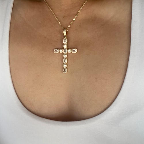 Collier pendentif croix en argent sterling plaqué or : gros bijoux religieux