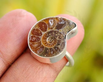ハンドメイドのスターリングシルバー製化石アンモナイトリング
