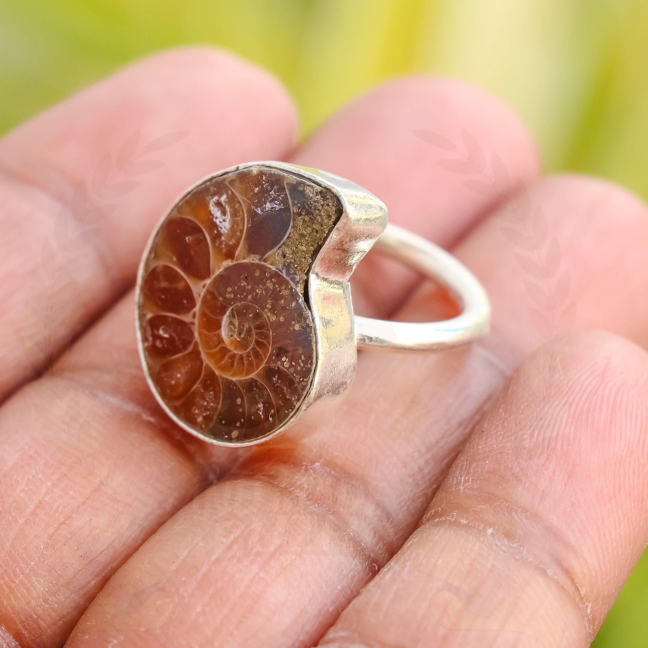 ハンドメイドのスターリングシルバー製化石アンモナイトリング