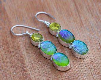 Pendientes de plata de ley con ópalo verde: Joyería iridiscente hecha a mano
