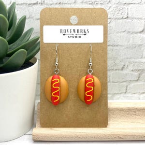 Boucles d'oreilles HOTDOG pendantes restauration rapide fin gourmet jeu de balle collations indésirable barbecue petits pains à hot-dogs rouge brun moutarde idiot drôle camping franc pique-nique