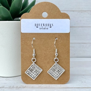 Boucles d'oreilles BINGO CARD - boucles d'oreilles pendantes, légères, argentées, cartes de jeu en métal, jeu de société, cadeau de bingo, cadeau pour elle