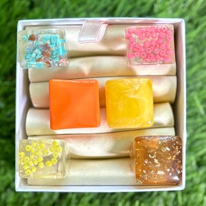 Chunky Acrylic Rings Set: Multicolor Retro Heart Rings - 6pcs