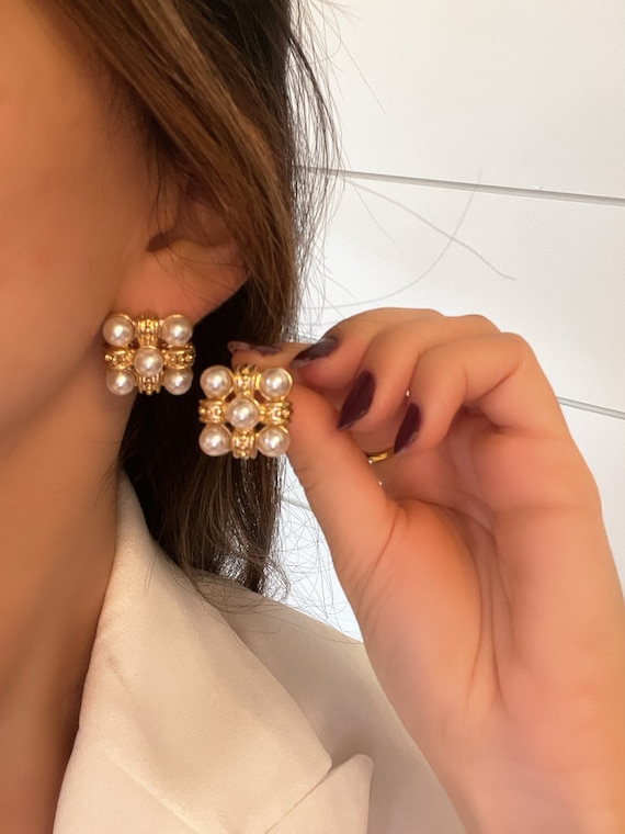 ピアス LESS IS MORE button pearl earrings 11mm White Button Freshwater-Cultured Pearl Stud Earrings