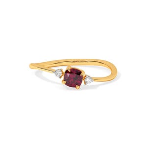 18k Gold Cushion Cut Ruby Ring: Vintage Boho Wedding Jewelry