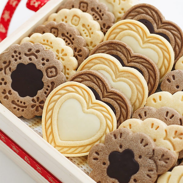 4 pcs Flower Heart Cookie Cutter, Dough Cutter, moule à biscuits, Coller des outils Accessoires de gâteau cupcake, moules à décorer les gâteaux, Ensemble à l’emporte-pièce