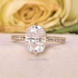 Kissenschliff Moissanite 14K Gelbgold Versteckter Halo Verlobungsring