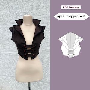 Könnte beinhalten: Eine braune, kurze Weste mit einem Reverskragen und drei dunklen Knöpfen, die auf einer Schaufensterpuppe präsentiert wird. Das Bild enthält auch eine Zeichnung der Weste und den Text "Apex Cropped Vest" und "PDF Pattern".