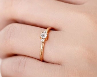 Three Stone Ring, Round Cut Engagement Ring, Stackable Ring, Minimalist Ring, Round Cut Moissanite Wedding Ring, Promise Ring, 14K Gold Ring