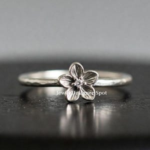 Silver Daisy Ring, Dainty Floral Diamond Ring, Solitaire Ring, Hand Hammered Textured Daisy Ring, Daisy Flower Stacking Ring, 925 Silver