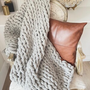 Chunky Knit Blanket, Soft Chenille Hand-Knit Blanket, Decorative throw, USA Handmade