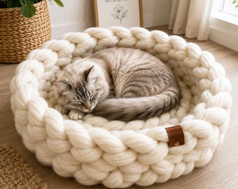 Chunky Knit Merino Wool Cat Bed: Handmade Cozy Pet Nest for Small Dogs