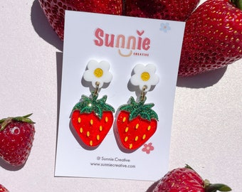 Pendentif fraise sucrée//boucle d'oreille fleur fraise//boucle d'oreille tendance//boucle d'oreille acrylique//boucle d'oreille printemps