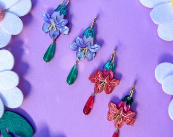 Fleur trompette de l'ange//Boucles d'oreilles fleurs//Boucles d'oreilles fleurs printanières//Boucles d'oreilles tendance//Boucles d'oreilles acryliques//Cadeau pour elle//Jolies boucles d'oreilles