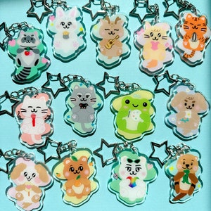 Llavero de acrílico con forma de animal // Amuleto de doble cara con purpurina epoxi estilo dibujos animados // Lindo regalo para amantes de los animales // Llavero inspirado en Seventeen // K-Pop