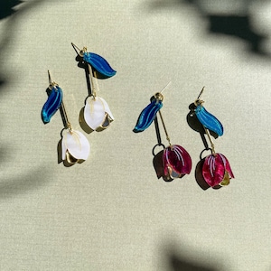 Dancing Tulip//Flower Earring//Winter Flower Earrings//Statement Earring//Acrylic Earring//Cute Earrings//Holiday Look