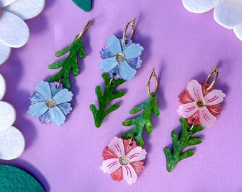 Renoncule papillon dépareillée//boucle d'oreille fleur//boucles d'oreilles fleur de printemps//boucle d'oreille déclaration//boucle d'oreille acrylique//cadeau pour elle//boucles d'oreilles mignonnes