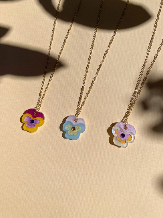 Small statement deals necklace