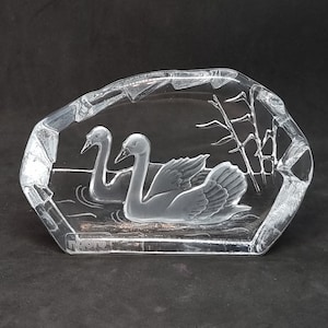 Vintage Nybro Sweden crystal glass wapaperweight sculpture &quot;Swans&quot; |