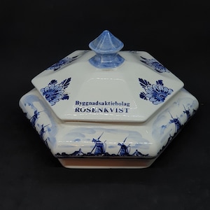 Zabytkowa szkatułka na biżuterię w kolorze Delft Blue, ręcznie malowana, wyprodukowana w Holandii |