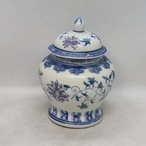 Vintage Hand Painted Asian Porcelain Jar With Lid |