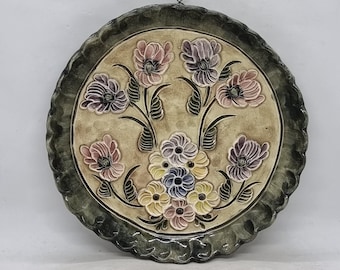 Vintage Ceramic Wall Plaque |
