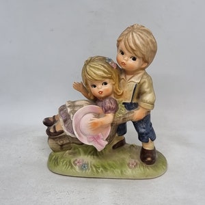 Vintage Porcelain &quot;Couple&quot; Figurine |