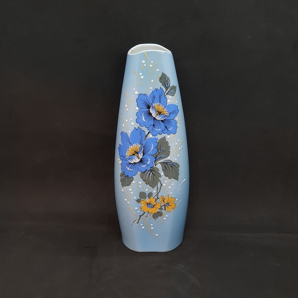 Kister porcelain vase | Made in Scheibe-Alsbach, Thuringia, Germany |