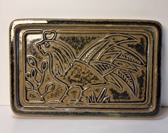 Gerd Hiort Petersen Soholm Dinamarca Stentoj Placa de pared "Gallo" 3504 / Cerámica danesa / Dinamarca /