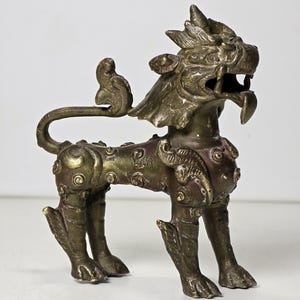 Vintage Chinese Brass Foo Dog Guardian Statue – Ornate Metal Sculpture