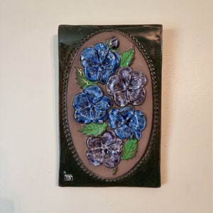 Large Vintage JIE GANTOFTA ceramic Wall Plaque no. 857 &quot;Flowers&quot; | Designed by Aimo Nietosvuori |