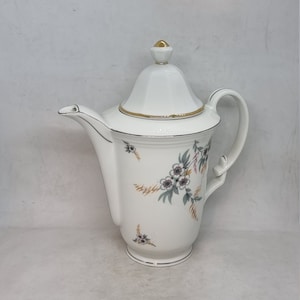 Vintage Victoria Czechoslovakia porcelain teapot |