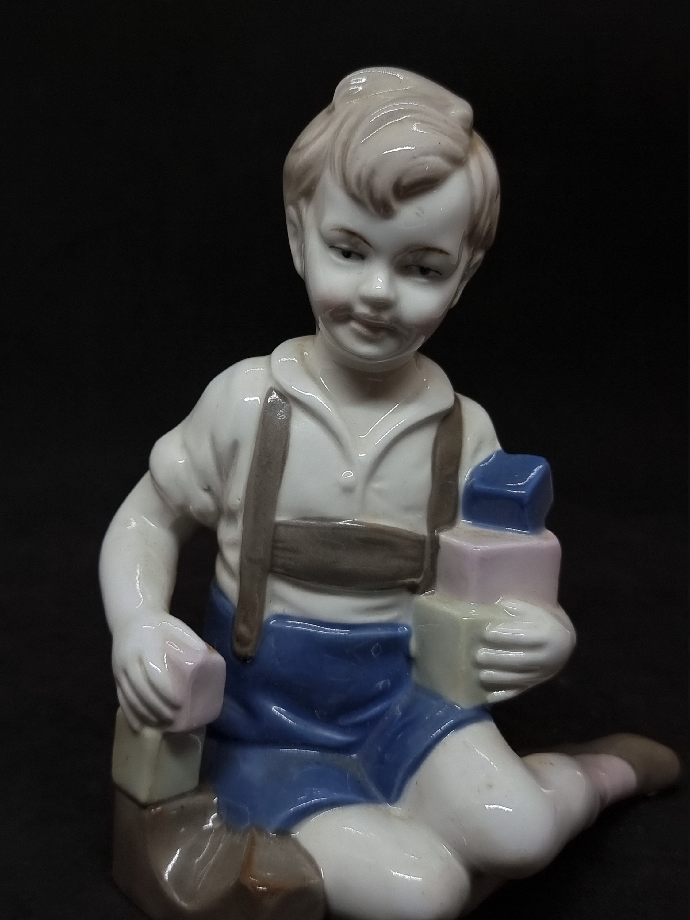 Figurines collectible figurines. made in the GDR Vintage porcelain