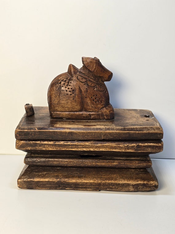 Indian Nandi Bull Tikka Box From South India - 19th Century Indian Nandi Bull Tikka Box From South India - 19th Century