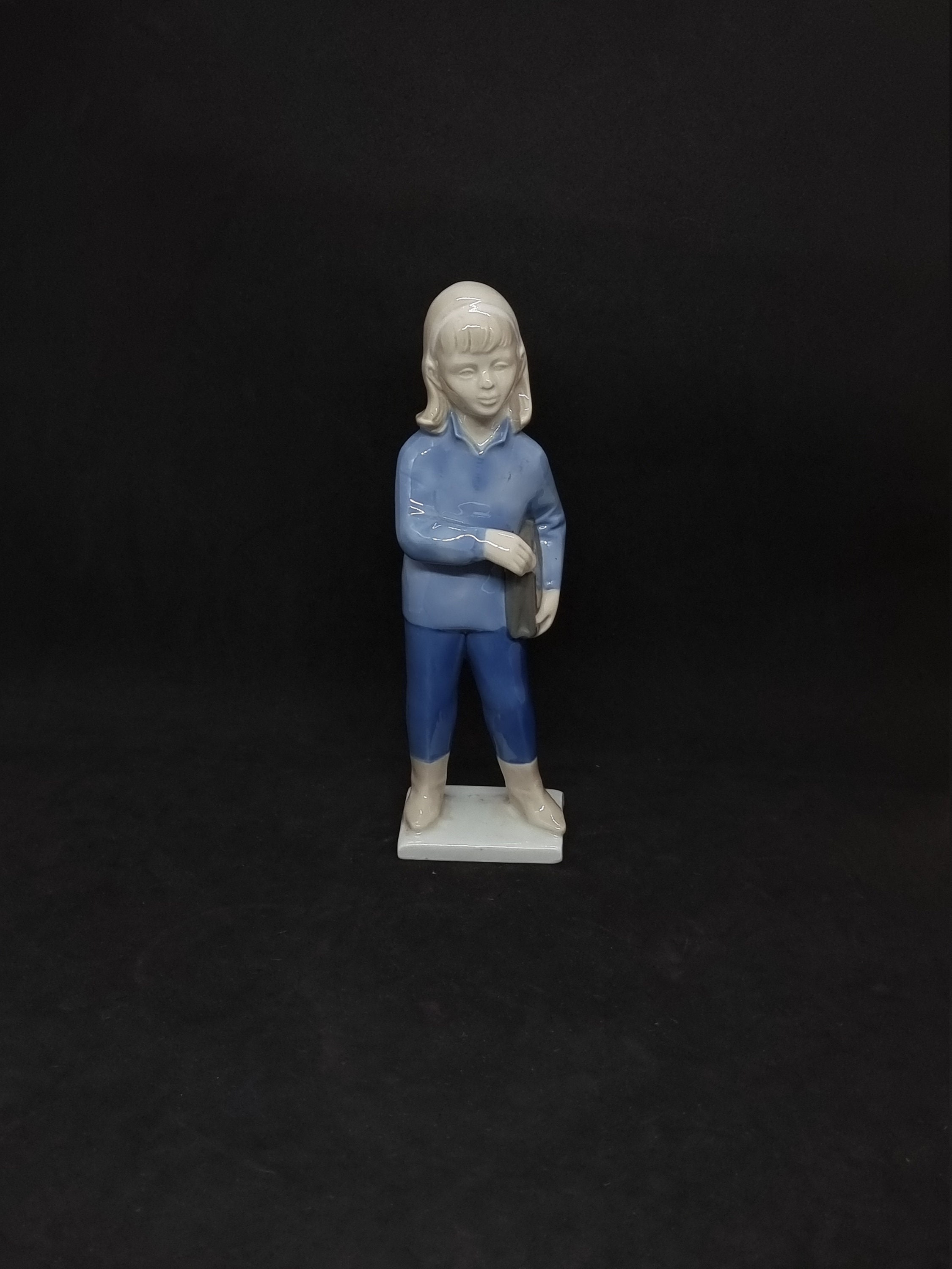 Vintage GDR porcelain girl figurine | East Germany |