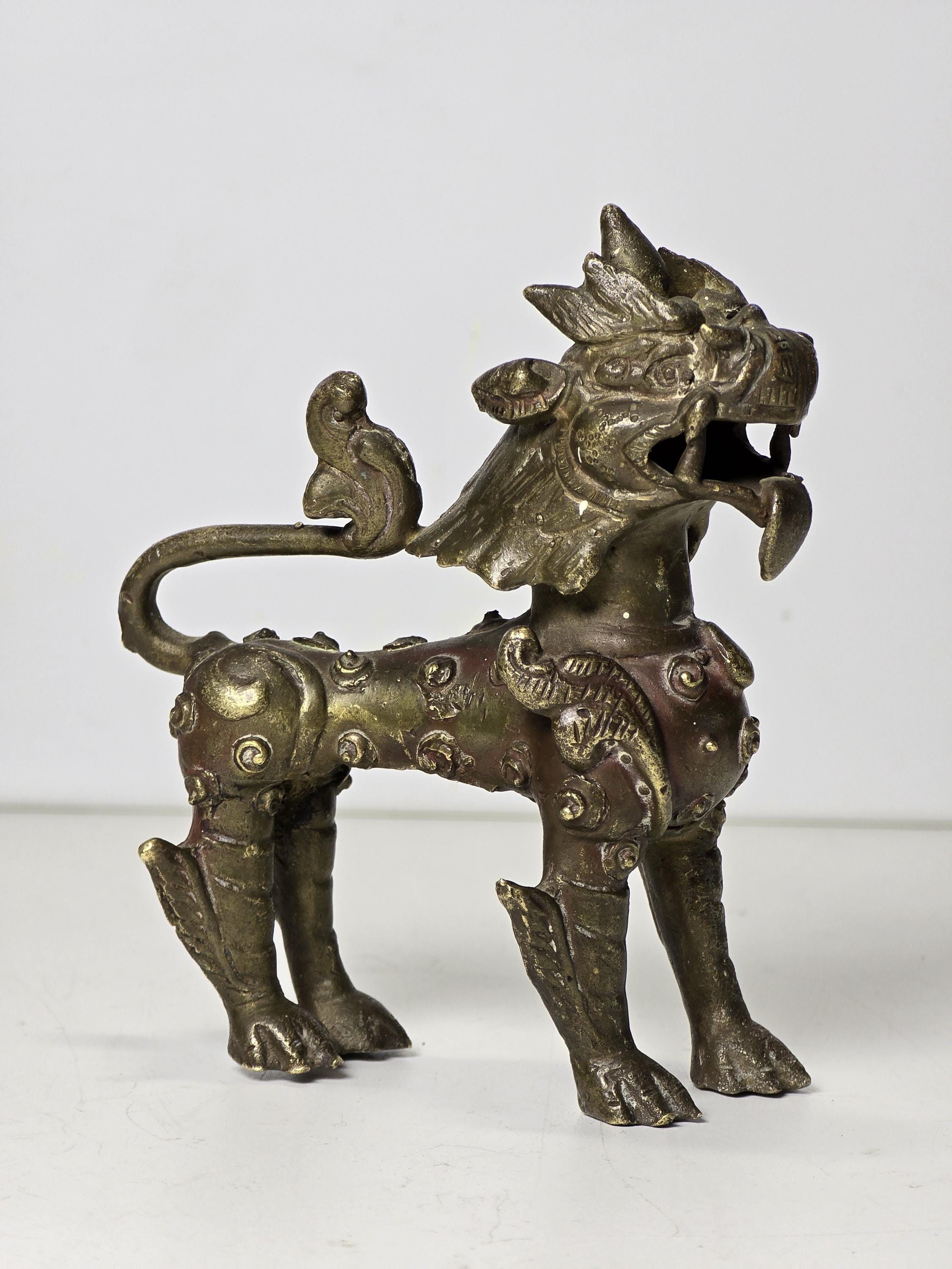 ヴィンテージ中国製真鍮製フー・ドッグ・ガーディアン像 - 華麗な金属