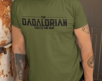 Maglietta di Star Wars per papà, maglietta The Dadalorian, maglietta divertente di Star Wars, regalo umoristico per la festa del papà, maglietta Galaxy Edge, regalo per lui, Disney